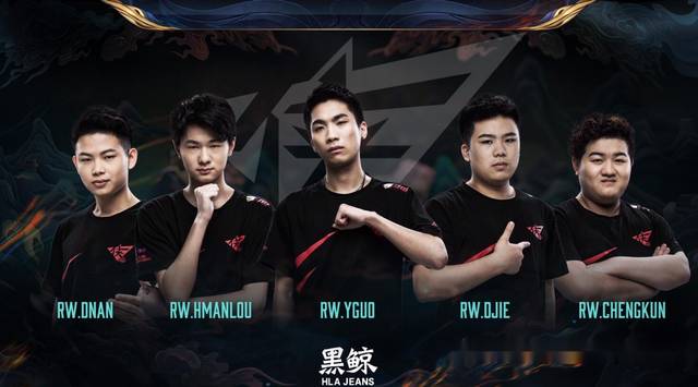 CBA俱乐部杯，山东男篮半场55-50领先青岛男篮，山东队半场打出12人轮换